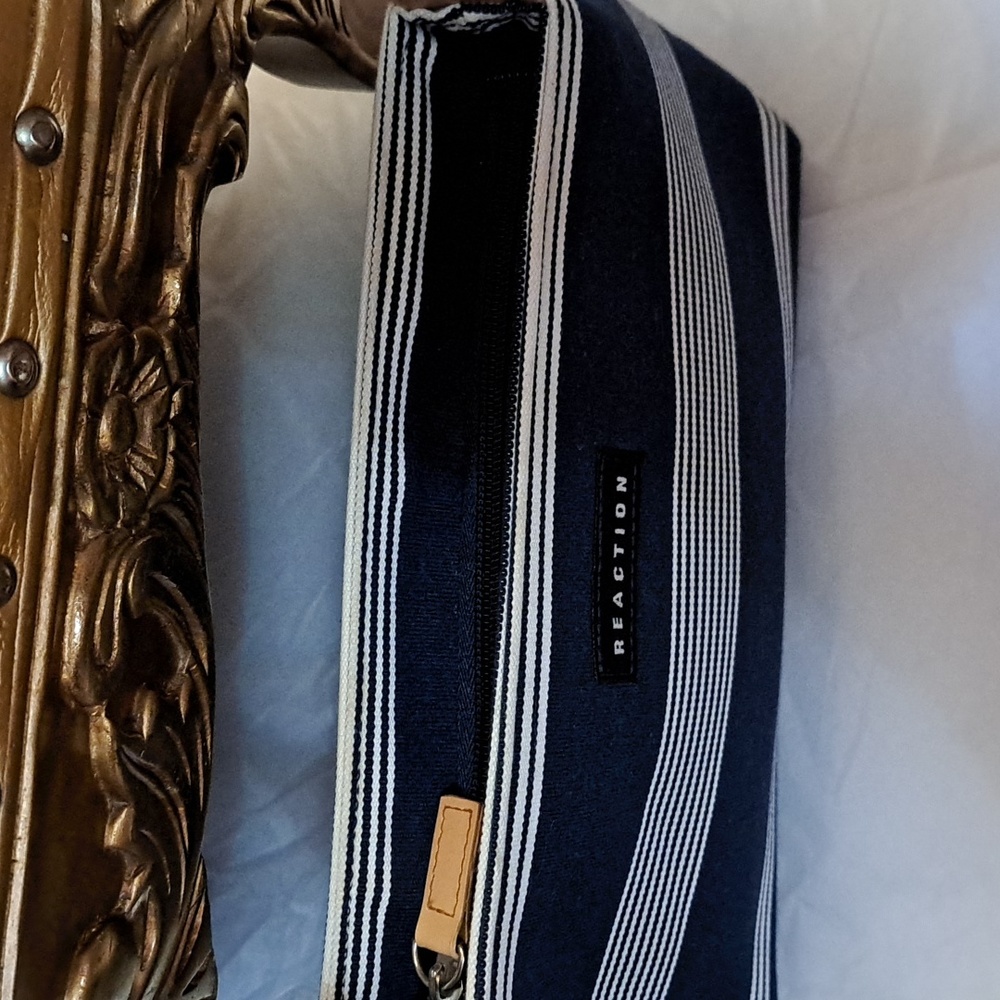 Kenneth Cole Reaction Navy and White Striped Crossbody Bag, Leather Strap. - Picture 8 of 12